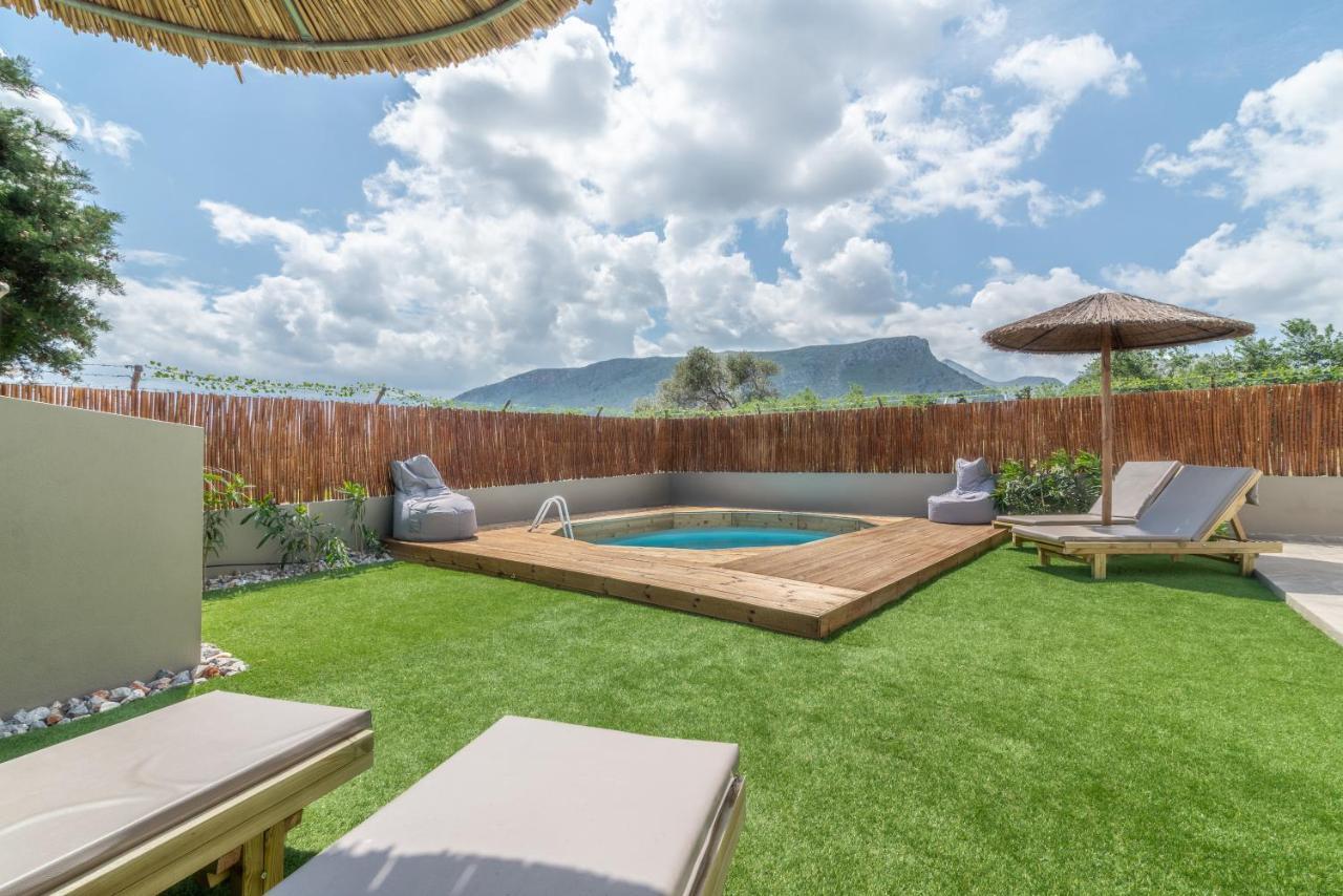 Cozy House With Pool Near Beach Gazi Exterior photo