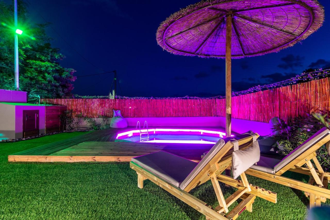 Cozy House With Pool Near Beach Gazi Exterior photo