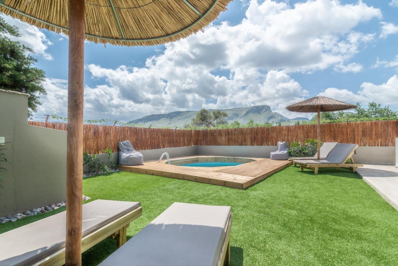 Cozy House With Pool Near Beach Gazi Exterior photo